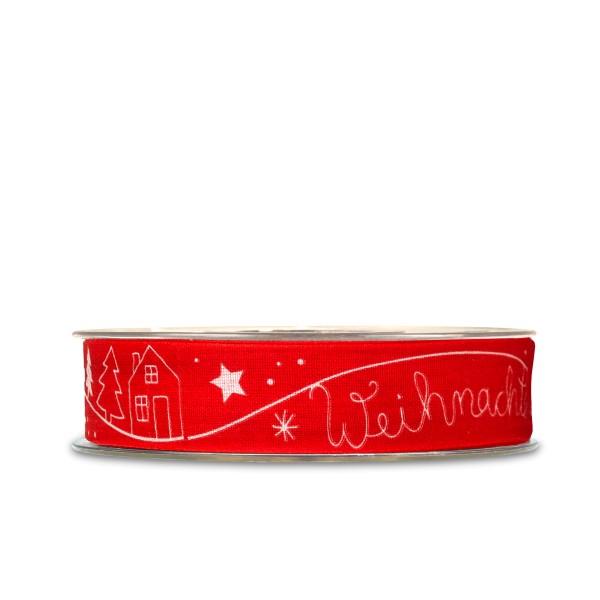 Rotes Geschenkband mit weißer Aufschrift "Frohe Weihnachten" und weißer Winterlandschaft.